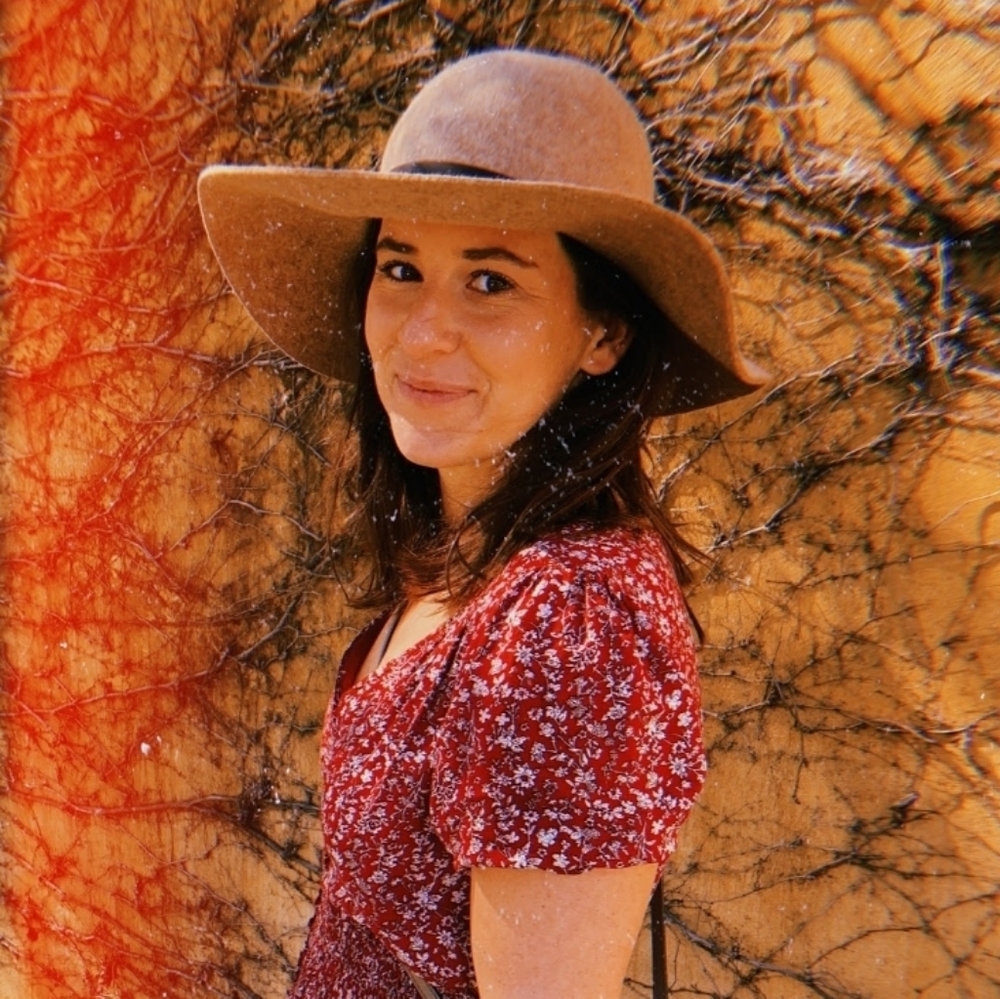 Meet your Posher, Hilary